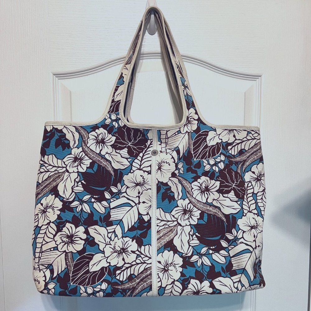 Cole Hann-Large Tote-Leather & Cloth-Snap Close Inside-Pockets-Travel-Beach